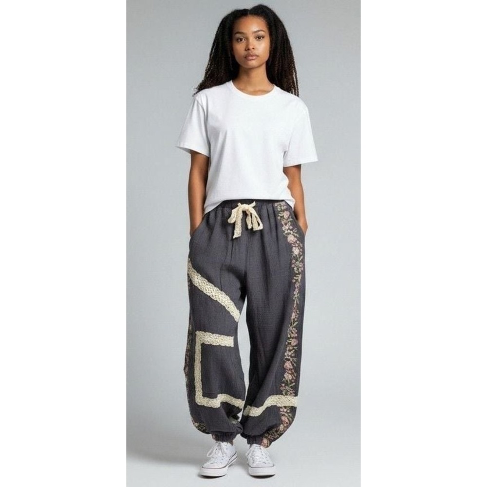POL Charcoal Double Gauze Floral Embroidered Lace Trim Boho Joggers
Sz S